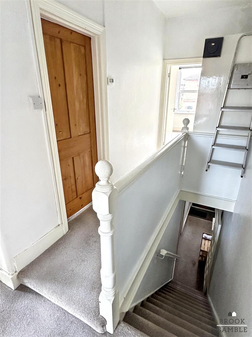 1 Bedroom Apartment - Conversion. Parsonage Road in Eastbourne,  8